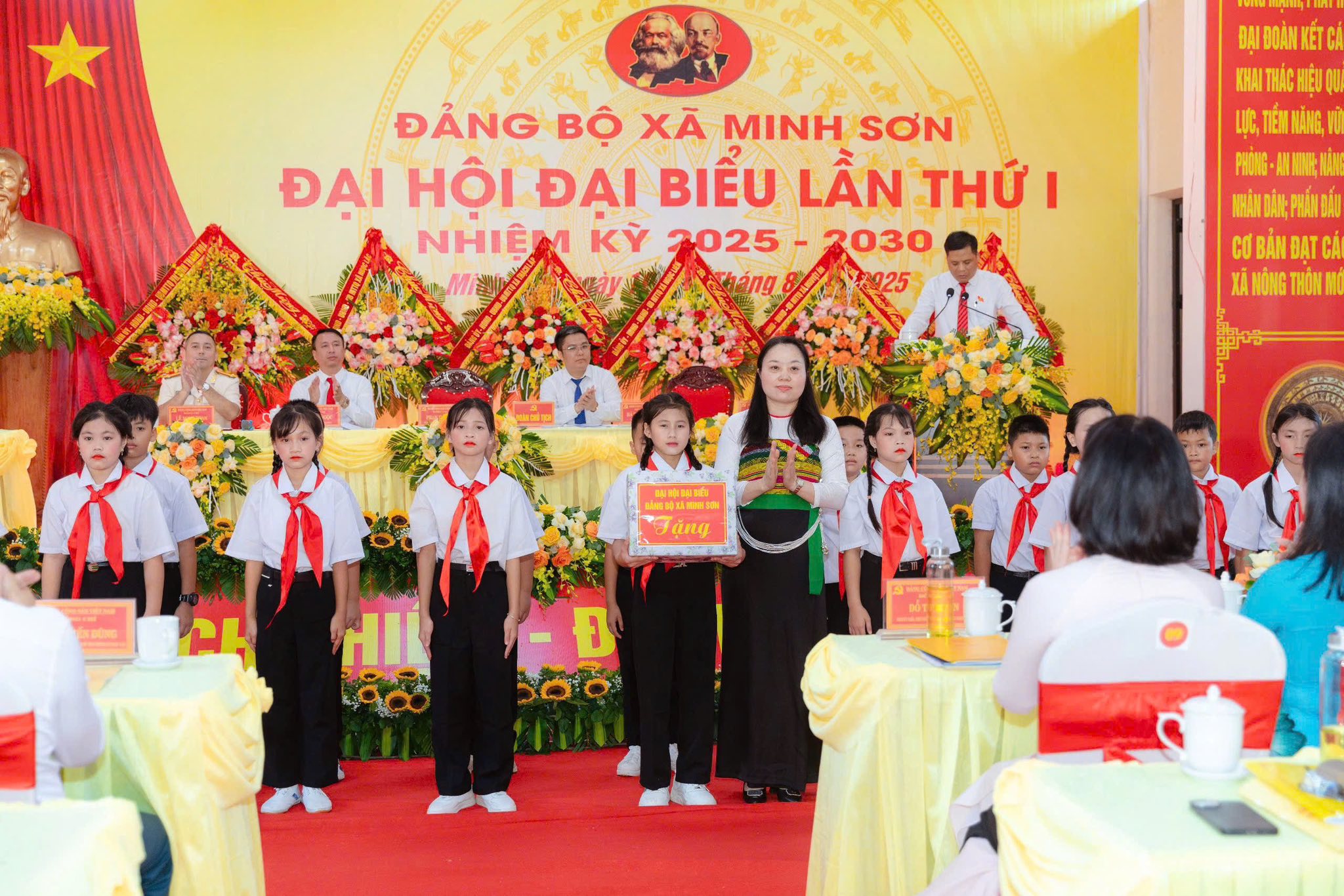 Anh-tin-bai